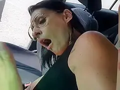 Milf porca viene scopata dal suo meccanico